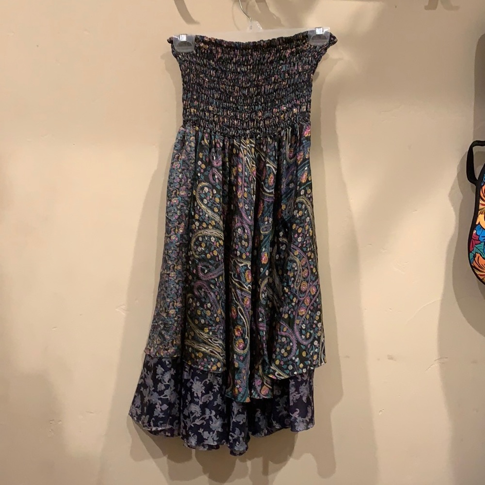 Strapless mini dress with unique pattern